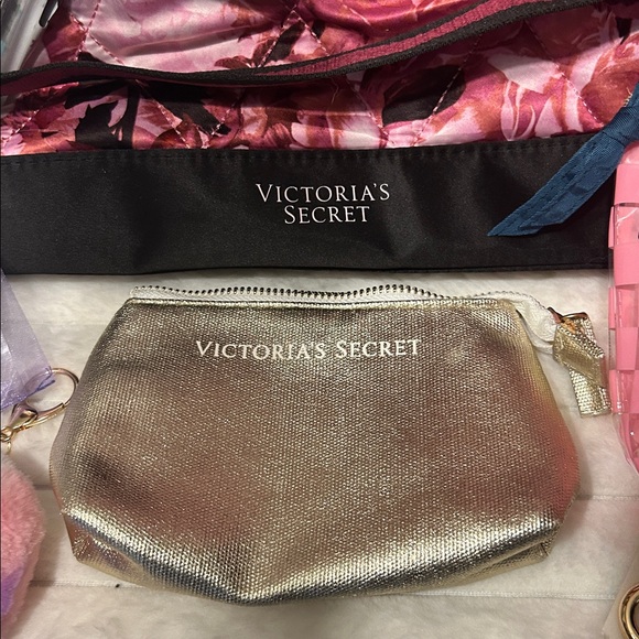 Victoria's Secret Pink Floral Tote 8 pieces - Picture 2 of 8